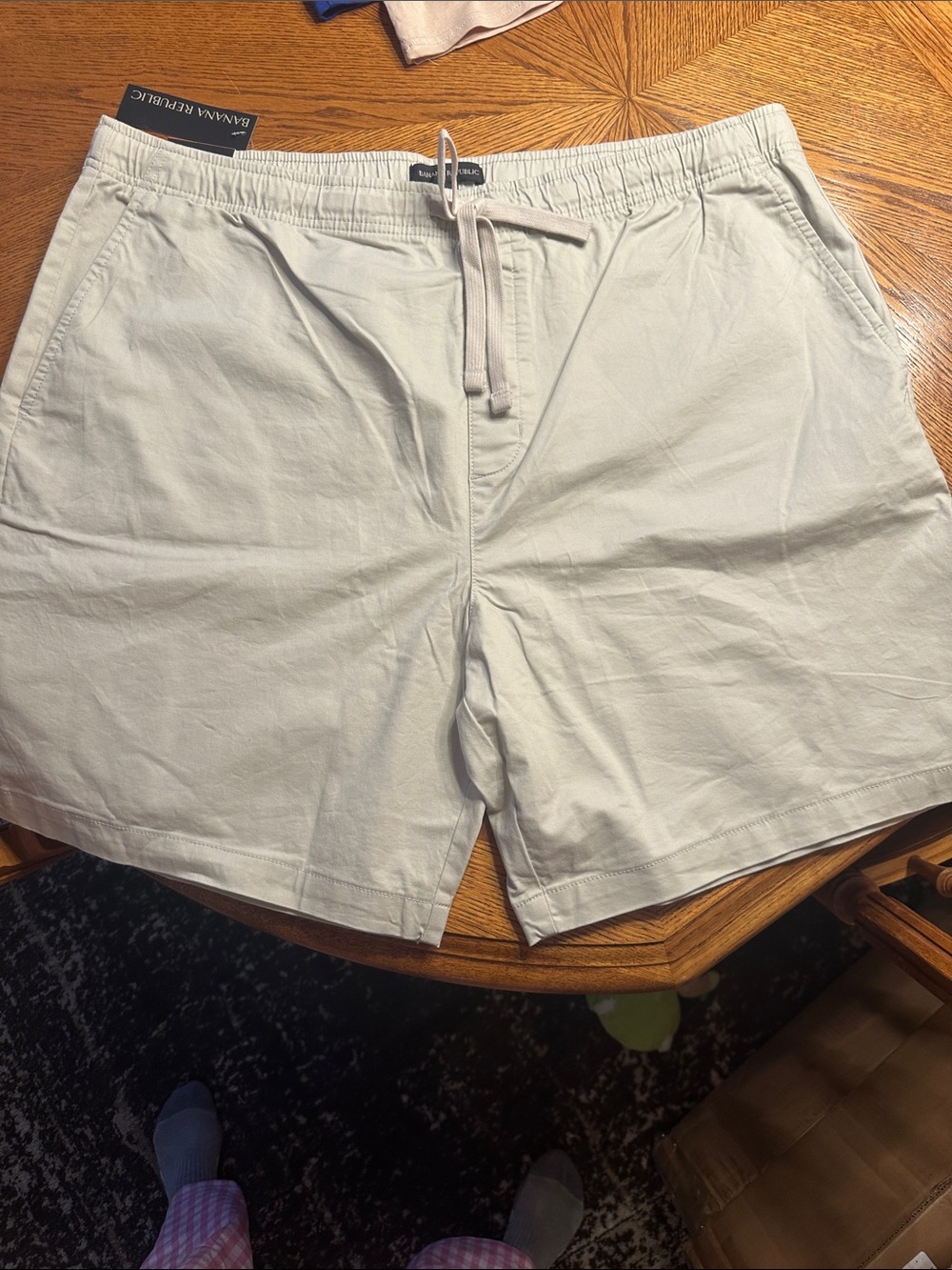 Men’s Banana Rebublic pull on shorts sz XXL New with tags. Light tan/khaki